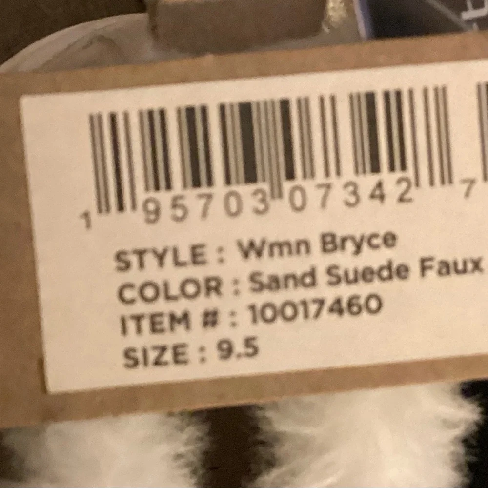 NEW! Toms women’s Suede Slip-On Sneakers faux fur lined - Picture 7 of 7